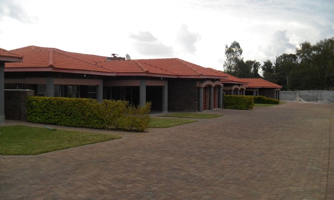 Harare Apartment | Modern 3-Room Apartment with Kitchen and Breakfast Options