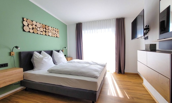 Bad Abbach Apartment | Ideal Apartment Along Danube Cycle Path with Ocean View