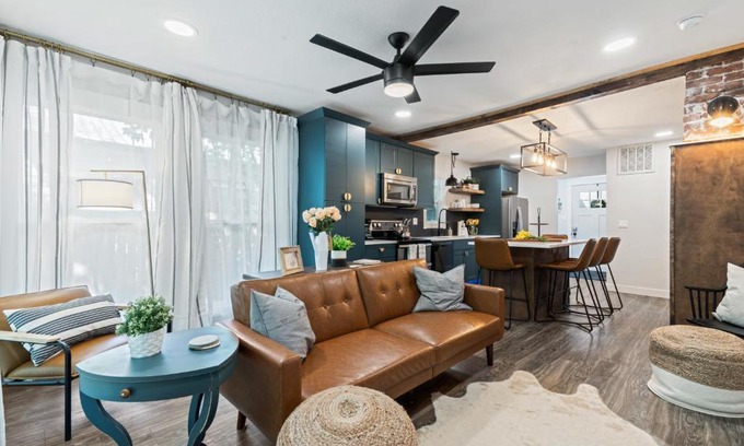 Caldwell House | Modern Gatsby: Family & Pet-Friendly Stay by Golf Course