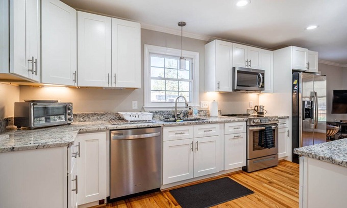 Durham House | Modern Retreat: 5BR with King Beds Near Duke University