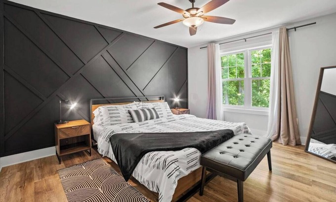Front Royal House | Inviting Modern Escape with Spa and Game Room Amenities