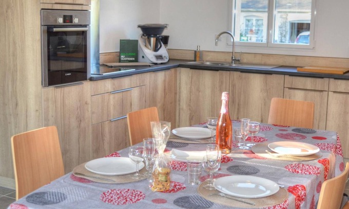 Chenonceaux Cottage | Gite Chenonceaux: Pet-Friendly Retreat with Spa & Kitchen