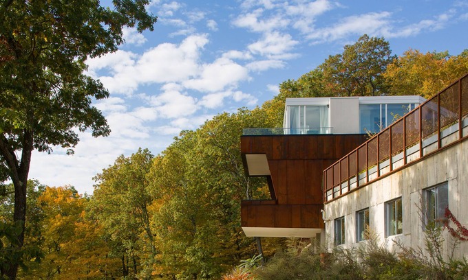 Putnam Valley House | Modern glass home on a private Mountain. Wonderful for families or group retreat