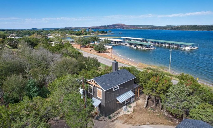 Graford House | Pet-Friendly Graford Cabin Near Possum Kingdom Lake!