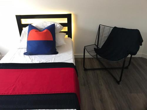 Ironbound District House | Modern GuestHouse Ironbound Newark: Kitchen & Fast Train to NYC