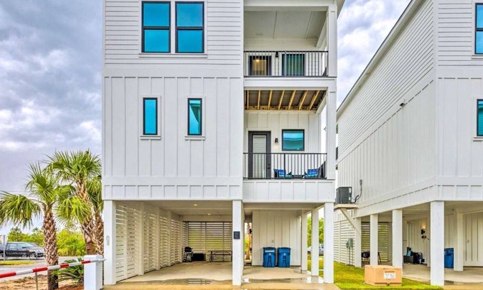 Gulf Shores House | Stylish Gulf Shores Getaway - Steps from the Beach!