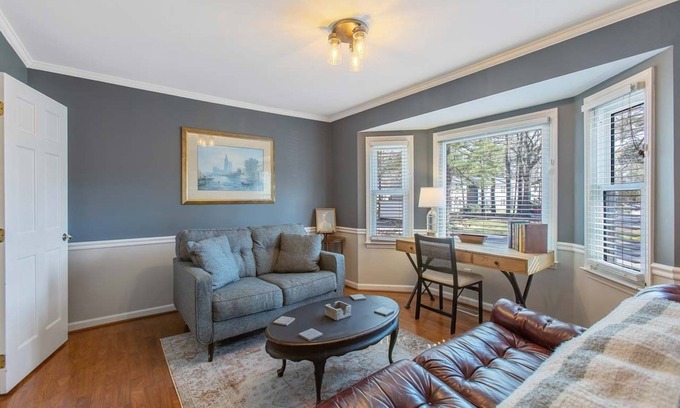 North Raleigh House | Guest Rated 10/10: Modern Hideaway by North Hills