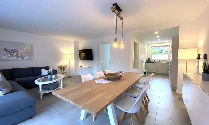 Westerholz House | Modern Oceanfront Getaway with Pool & Spa - 10/10 Rating!