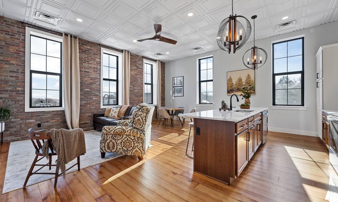 Williamsburg Apartment | Modern + Historic: "Evans Suite" Luxury Loft Overlooking Charming DT
