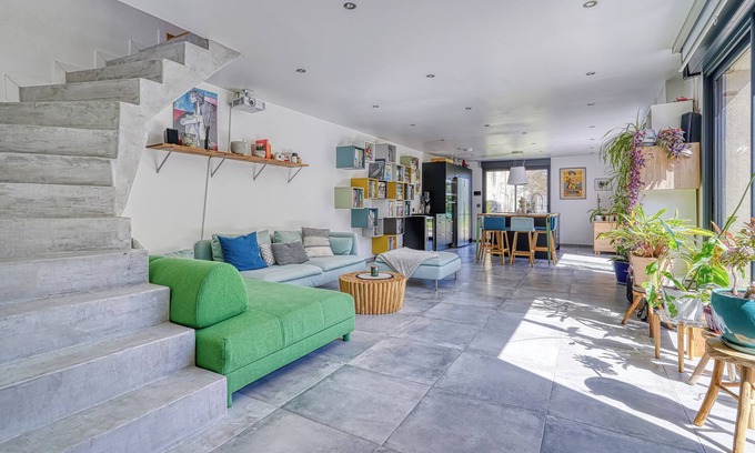 Le Mesnil-Saint-Denis House | Modern Retreat with Private Garden Near the Olympic Games