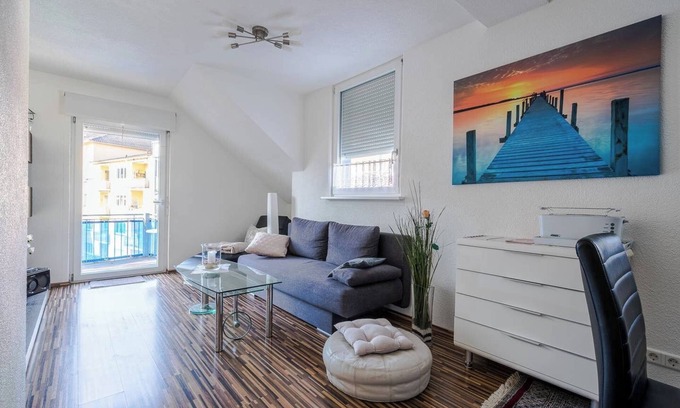 Altstadt Apartment | Modern "Konstanz City im Paradies" Apartment with Ocean View