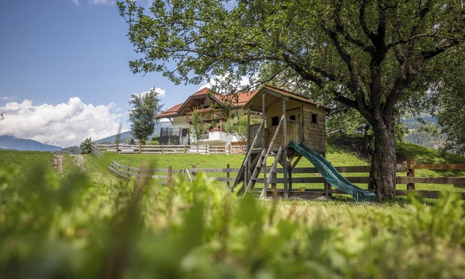 Parrocchia di San Sigismondo Apartment | Stylish Oberplunerhof - Kronplatz Apartment with Wi-Fi & Balcony