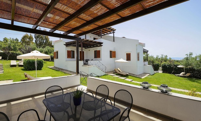 Gerakini House | Modern Holiday Home with Pool & Ocean Views in Chalkidi