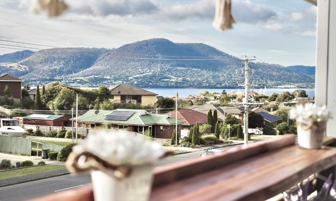 Rosetta House | Modern Holiday Home in Hobart with Mountain & Water Views
