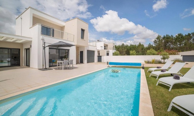 Nadadouro House | Modern Holiday Home with Private Pool & Pet-Friendly Amenities