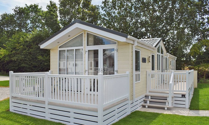 Arnold House | Modern Holiday Home with Family-Friendly Amenities