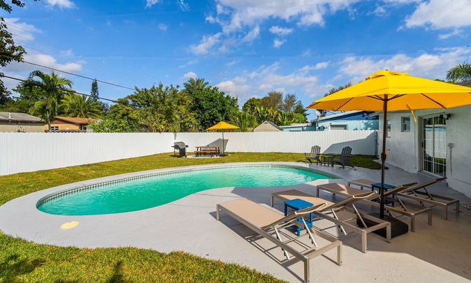 Driftwood House | Modern Home with Pool, 18 Minutes to the Ocean Escape