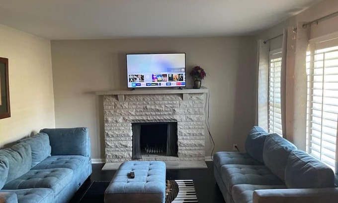 Indianapolis House | Perfect Retreat: Modern Home Away from Home, Guest Rated 10/10