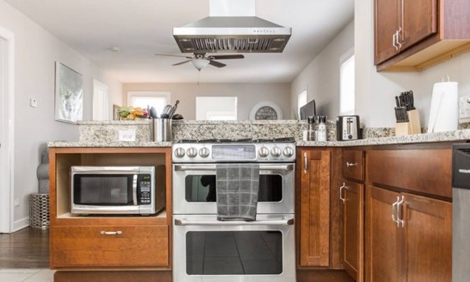 Libertyville House | Contemporary Home with Spa, Perfectly Positioned in the City