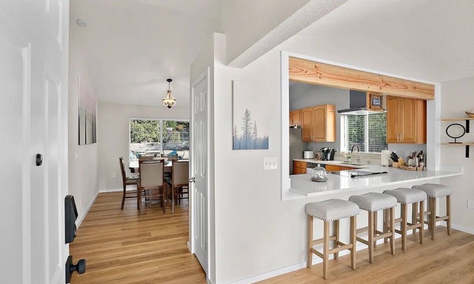 Elk Plain House | Modern Home Near JBLM - Ideal for Families and Pets