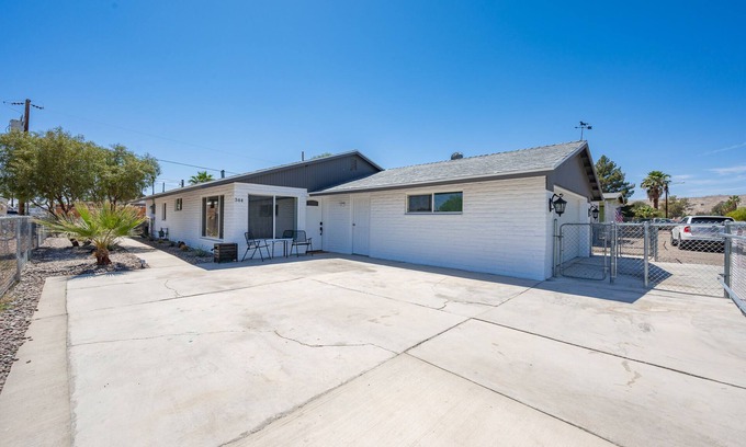 Bullhead City House | Explore a Modern Home Near the River - Pet and Child Friendly