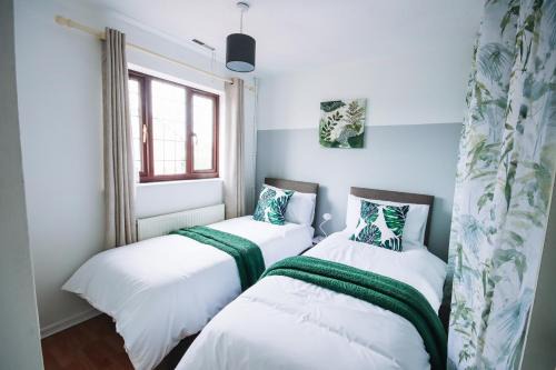Cheshunt House | Willowdene Wonder - Ideal Stay for Corporates & Contractors