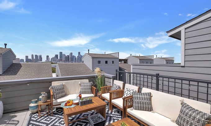 East Downtown Houston House | Stylish Home in Downtown Houston with Rooftop Patio
