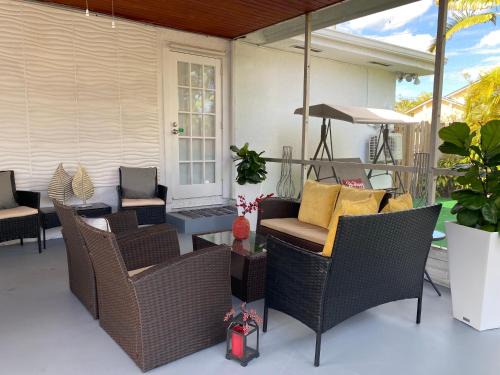 Fontainebleau House | Modern Home in Prime Location, Family-Friendly Miami Stay