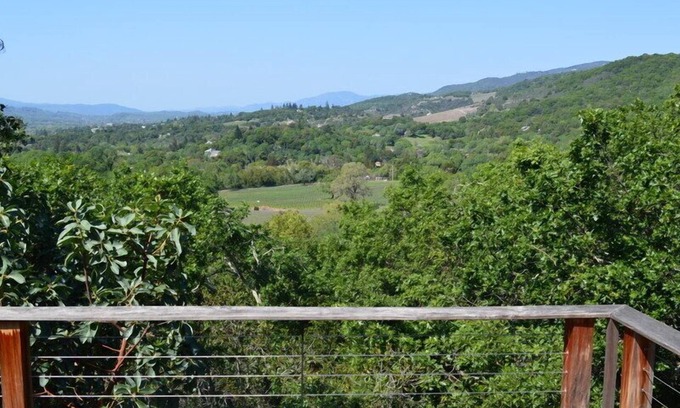 Sonoma House | Modern Retreat with Breathtaking Views in Prime Location