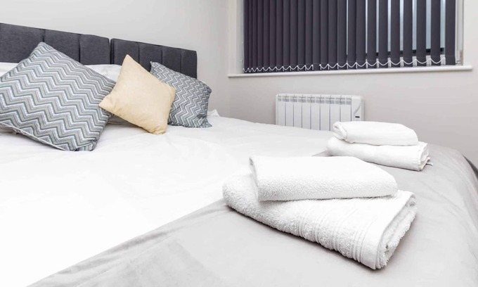 Horsham Apartment | Modern Home from Home Apartment by 247 Lets Horsham