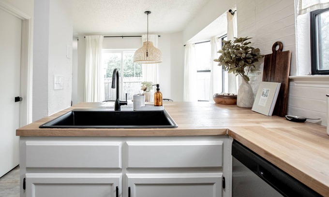 Los Indios House | Tranquil Escape: Modern Home Near Downtown Attractions