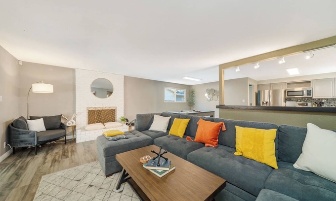 Mira Loma House | Modern Reno Retreat with Hot Tub & Pool Table, 10 mins to City