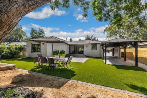 Claremont House | Prime Location Home Perfect for Families and Pet Lovers