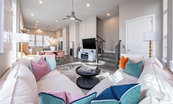 Riverside House | Modern Home, Private Balcony, Near Rainey & Lady Bird Lake | Haus of Z