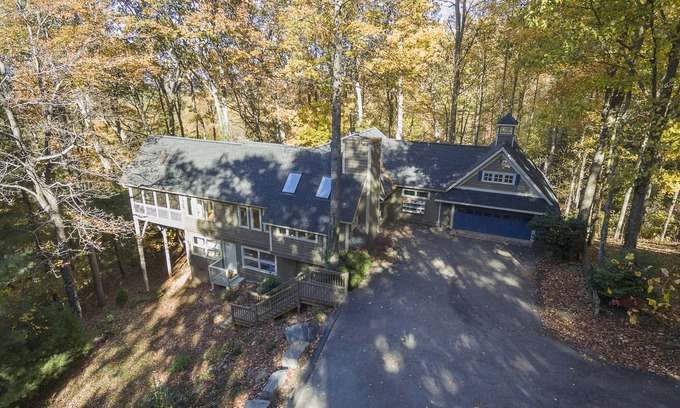 Flat Rock House | Private Modern Home with Mountain Views & Cozy Fire Pit