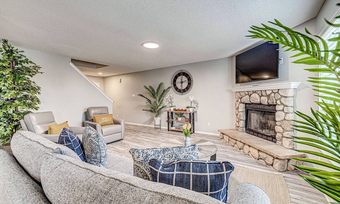 Noblesville House | Guest Rated 9.8: Modern Home with Spa & Hot Tub at Ruoff