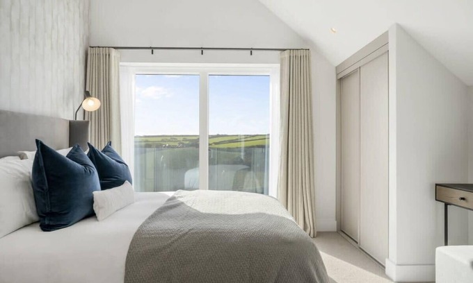Newquay House | Cozy Home with Gannel Estuary Views & Pet-Friendly Comfort