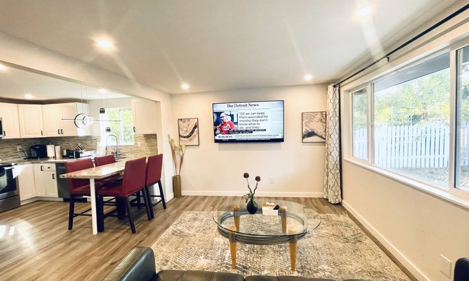 Bitter Lake House | Stylish Home Near Bitter Lake with Central Air & Breakfast