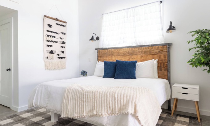 Cleveland Cabin | Chic Modern Farmhouse in Georgia Wine Country - 10/10 Rated