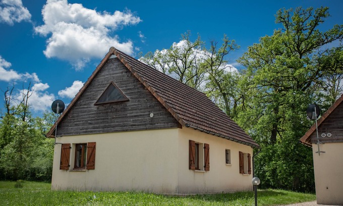 Lacapelle-Marival House | Family-Friendly Retreat with Pool at Modern Holiday Park