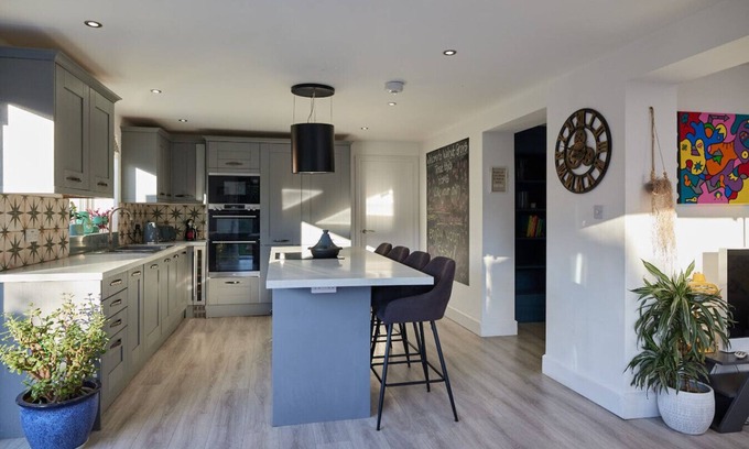 Harrogate House | Modern Retreat for 10 with Games Room & Hot Tub