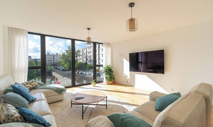Romainville House | Modern house three minutes from the metro