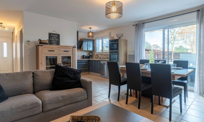 Biscarrosse House | Villa Biscarrosse: Family-Friendly Stay with Spa & Breakfast