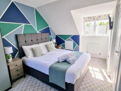 Basildon House | Modern House with Child-Friendly Amenities & Free Parking