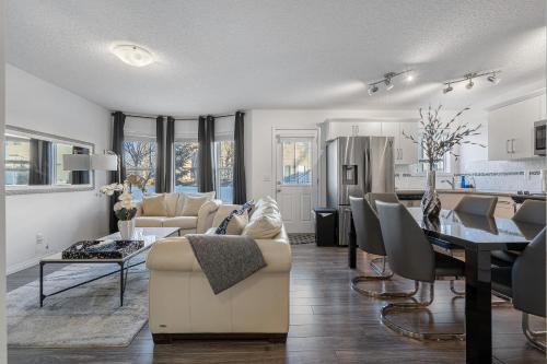 Southwest Calgary House | Stylish House with Private Backyard & Cozy Fireplace