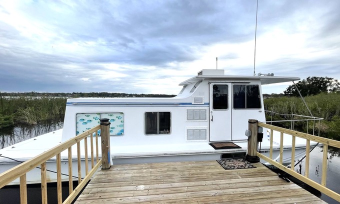 Winter Haven Boat Rental | Inviting Houseboat with Lake View, Near LegoLand