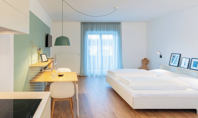 Valdaora di Mezzo Apartment | Contemporary Hus Apartment with Balcony and Garden Retreat