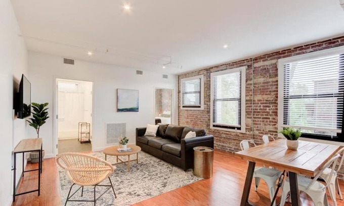 South Main Historic District Apartment | Elegant Apartment in Historic Shell with 9.4/10 Rating