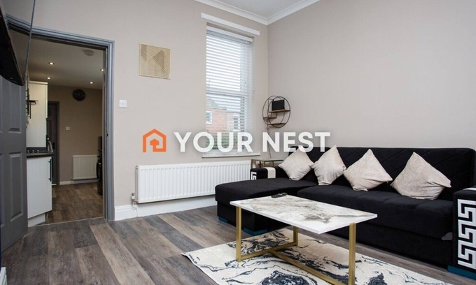 Westoe Apartment | Contemporary Four Bedroom Apartment with Family-Friendly Amenities
