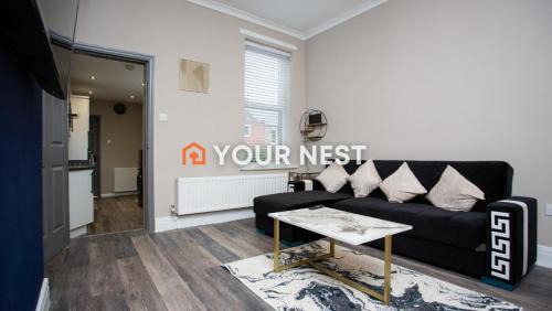 Westoe Apartment | Stylish Four Bedroom Apartment with Family-Friendly Amenities